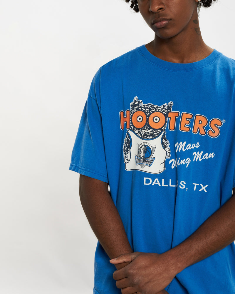 Vintage Hooters Dallas Mavericks Tee  <br>L