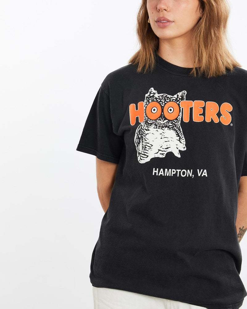 Vintage, Hooters, Tee, The Real Deal, size medium, colour Black, newtown, sydney, australia, thrift store, opshop, preloved, secondhand, sustainable, retro, antique, 70s, 80s, 90s, 2000s, 00s, fashion, clothing, streetwear, trendy, garment, style, boutique, store, shop, archive, sale, cheap, best, top, T-Shirts