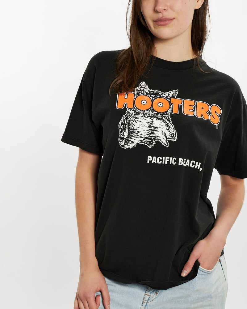Vintage 90s Hooters Tee <br>M , The Real Deal , newtown, sydney, australia, thrift store, opshop, preloved, secondhand, sustainable, retro, antique, 70s, 80s, 90s, 2000s, 00s, fashion, clothing, streetwear, trendy, garment, style, boutique, store, shop, archive, sale, cheap, best, top