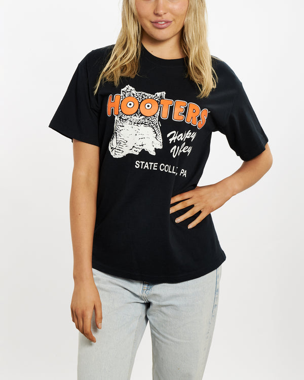 Vintage Hooters 'State College, PA' Tee <br>M