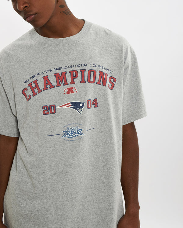 Vintage NFL New England Patriots Super Bowl Tee <br>L , The Real Deal , newtown, sydney, australia, thrift store, opshop, preloved, secondhand, sustainable, retro, antique, 70s, 80s, 90s, 2000s, 00s, fashion, clothing, streetwear, trendy, garment, style, boutique, store, shop, archive, sale, cheap, best, top