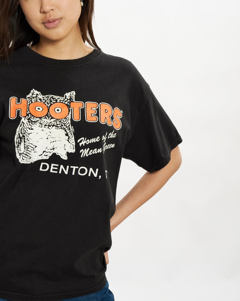 Vintage Hooters Tee <br>S