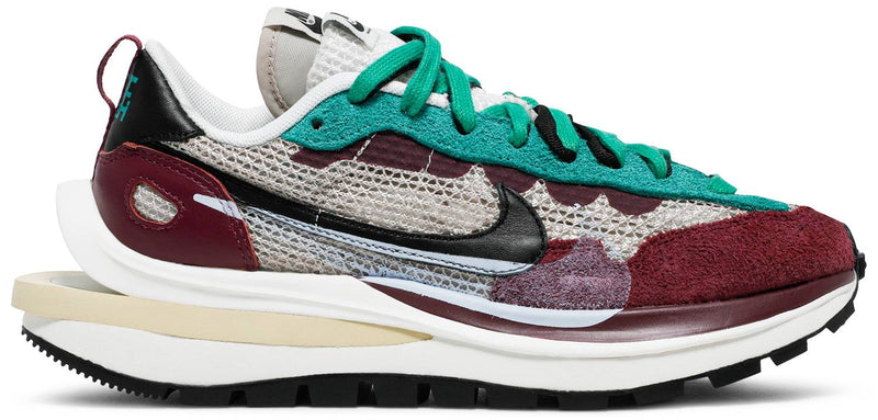 Sacai x VaporWaffle SP 'Villain Red'1